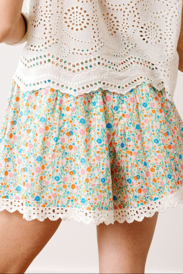 Sunshine Tienda Coastal Daisies Willa Short
