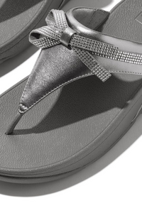 Fit Flop Lulu Glitz Bow Leather Toe Post Sandal - Silvereen