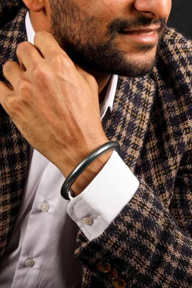 Tzubbie All Weather Bangle - Homme Graphite