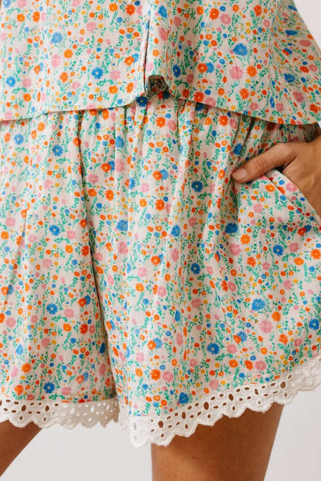 Sunshine Tienda Coastal Daisies Willa Short